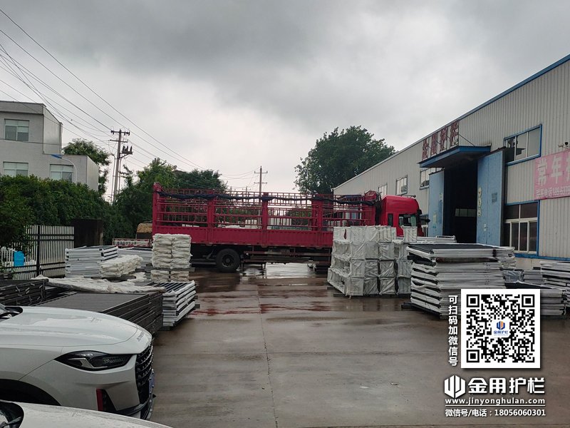 2024年7月13日鋅鋼百葉窗裝車發貨! 2024年7月13日鋅鋼百葉窗裝車發貨!