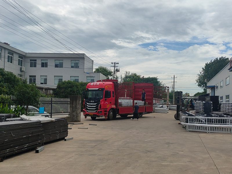 2024年7月20日鋅鋼連廊欄桿裝車發貨！