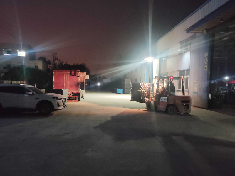 2024年11月6日鋅鋼圍墻護(hù)欄裝車發(fā)貨! 2024年11月6日鋅鋼圍墻護(hù)欄裝車發(fā)貨!