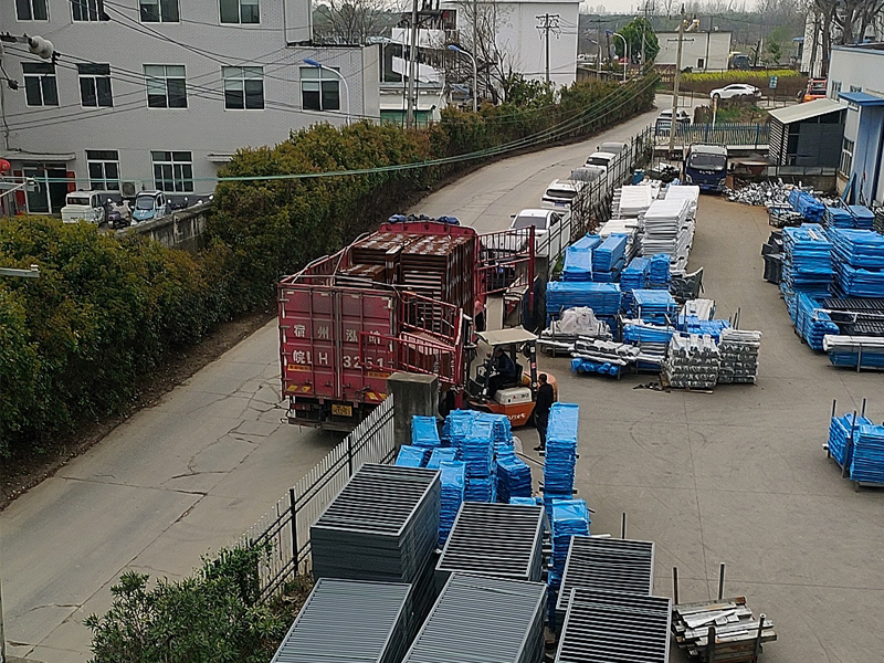 2025年3月28日鋁合金百葉窗裝車發貨！