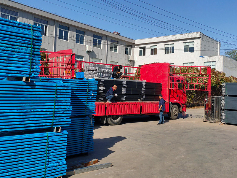 2025年4月15日鋅鋼圍墻護欄裝車發(fā)貨! 2025年4月15日鋅鋼圍墻護欄裝車發(fā)貨!
