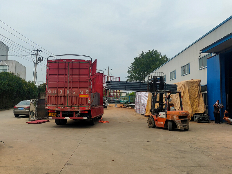 2025年9月6日鋅鋼玻璃欄桿裝車(chē)發(fā)貨! 2025年9月6日鋅鋼玻璃欄桿裝車(chē)發(fā)貨!