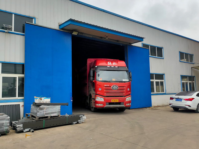 2025年10月9日鋅鋼護窗欄桿裝車發貨! 2025年10月9日鋅鋼護窗欄桿裝車發貨!